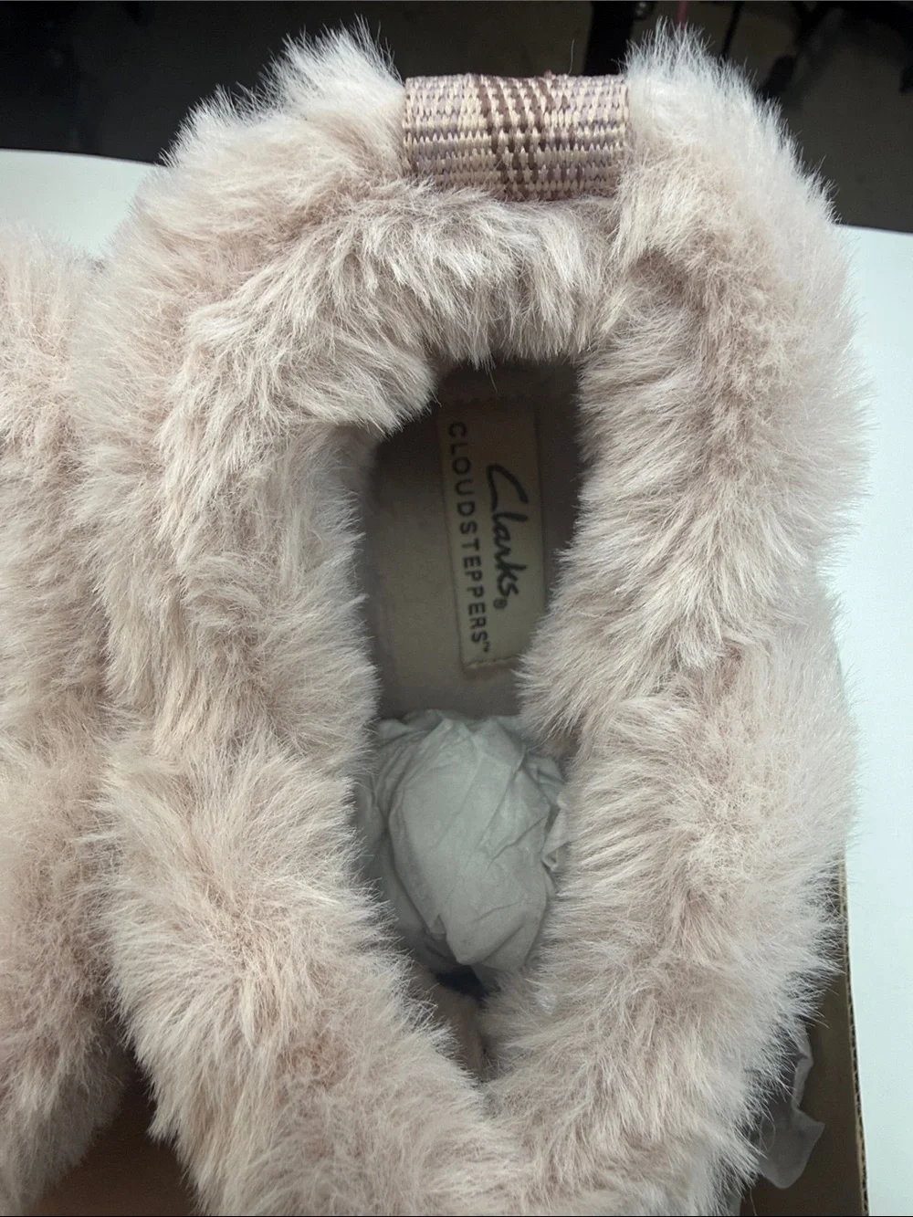 Clarks Women's Breeze Fur Round Toe Booties Mauve Pink Size 9.5M